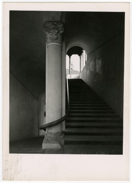 Milano - Castello Sforzesco - Musei Civici - Museo d'Arte Antica - Scalone che porta alla Loggetta di Galeazzo Maria Sforza - Allestimento BBPR (1956)