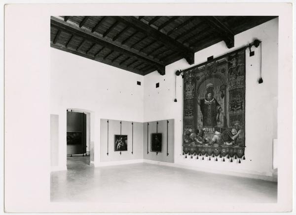 Milano - Castello Sforzesco - Musei Civici - Sala 29 (già Sala Milano, oggi sala 24) - Allestimento BBPR (1956) - Gonfalone di S. Ambrogio