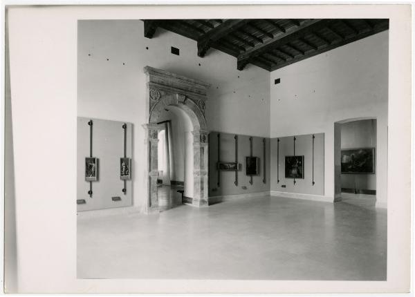 Milano - Castello Sforzesco - Musei Civici - Pinacoteca - Sala 29 (già Sala Milano, oggi sala 24) - Allestimento BBPR (1956) - Portale di casa Arcimboldi