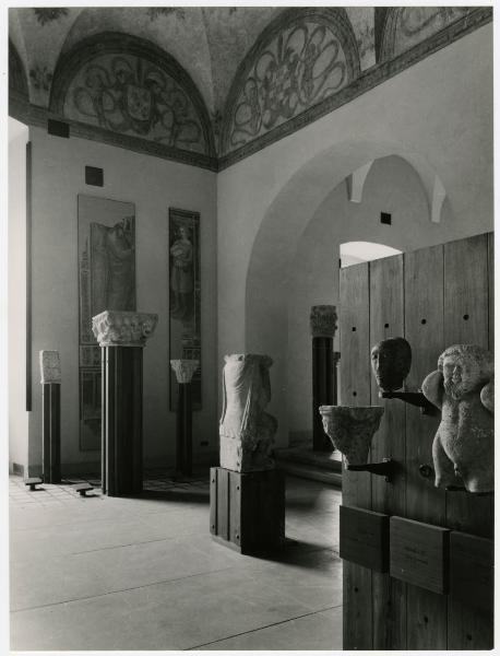 Milano - Castello Sforzesco - Musei Civici - Museo d'Arte Antica - Allestimento BBPR (1956) - Sala 2