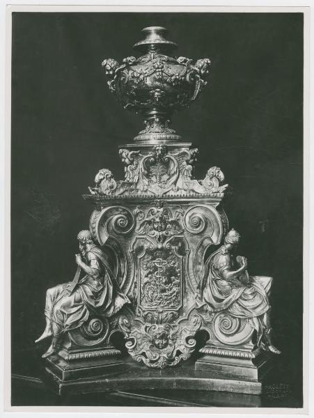 Oreficeria - Croce Borromeo, particolare del piede, placchetta con scena della "Serpente di bronzo" - Melchion Prata - 1603 - Milano - Museo del Duomo (inv. 1486, cat. 48)