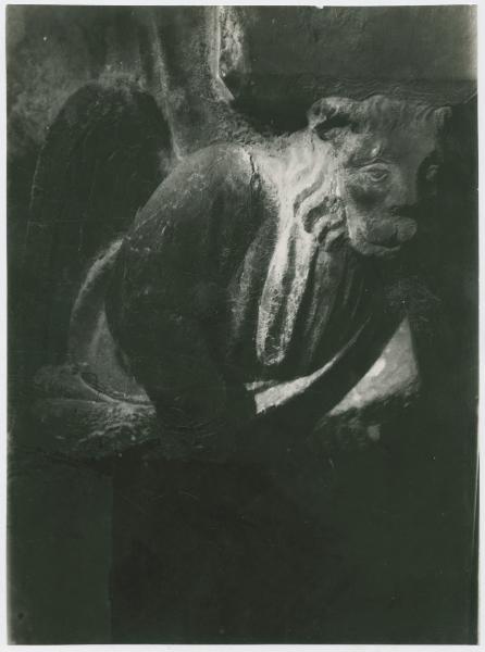 Scultura - Peduccio figurato con protome leonina alata, simbolo di San Marco evangelista - Milano - Duomo