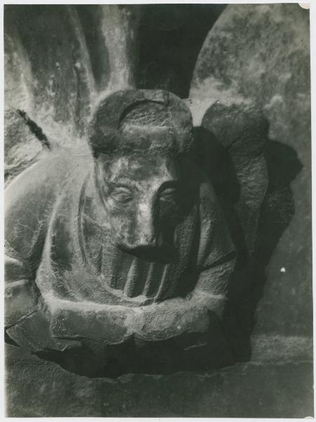 Scultura - Peduccio figurato con protome bovina alata, simbolo di San Luca evangelista - Milano - Duomo