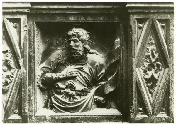 Scultura - Bassorilievo con San Giovanni Battista, Maestro del Battista, sec. XVI - Bologna - S. Petronio, finestrone del lato occidentale