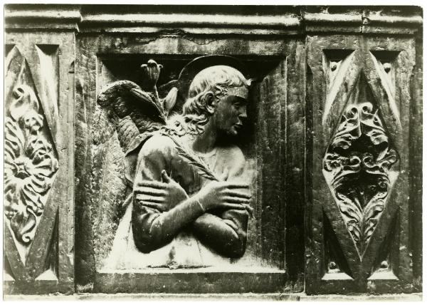 Scultura - Bassorilievo con l'Angelo annunciante, Domenico Rosselli, sec. XV - Bologna - S. Petronio, finestrone del lato occidentale