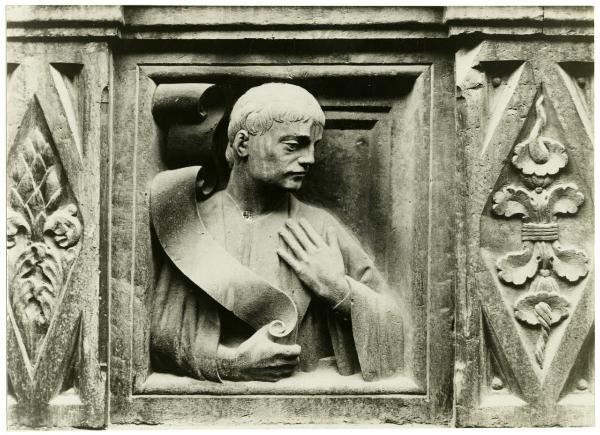 Scultura - Bassorilievo con un Profeta, Niccolò dell'Arca (e aiuti), sec. XV - Bologna - S. Petronio, finestrone del lato orientale