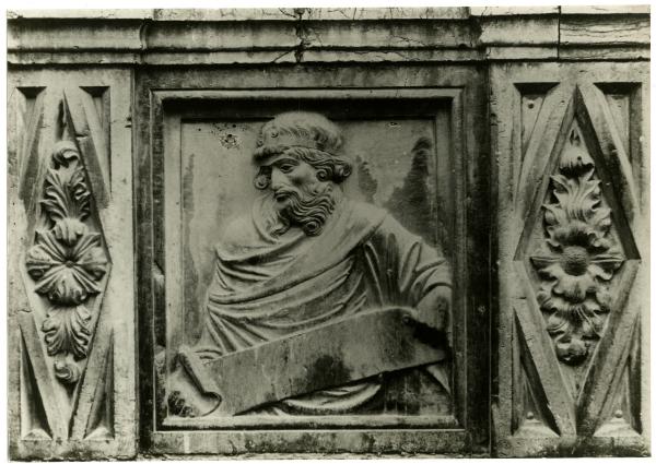 Scultura - Bassorilievo con un Profeta, G. Barozzo (attr.), sec. XV - Bologna - S. Petronio, finestrone del lato occidentale