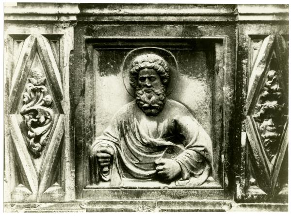 Scultura - Bassorilievo con San Paolo, Maestro del Battista (attr.), sec. XV - Bologna - S. Petronio, finestrone del lato occidentale