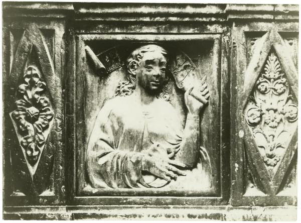 Scultura - Bassorilievo con Sibilla Persica, Francesco di Simone Ferrucci, sec. XV - Bologna - S. Petronio, finestrone del lato occidentale
