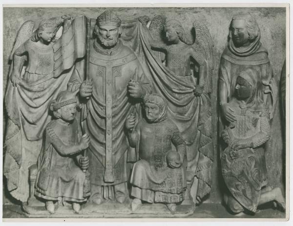 Scultura - Monumento funebre di Azzone Visconti (XIV sec.), particolare dell bassorilievo frontale con Sant'Ambrogio - Giovanni di Balduccio - Milano - Chiesa di San Gottardo in Corte