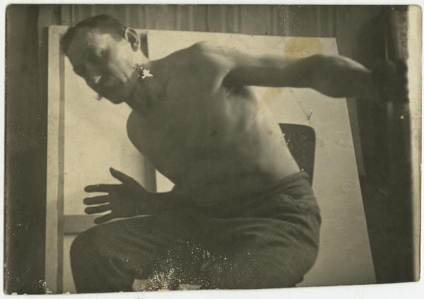 Ritratto maschile - Uomo seduto a torso nudo
