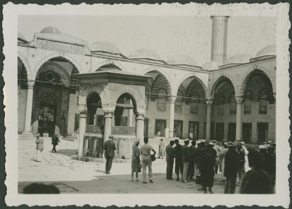 Istanbul - Moschea Blu - Cortile interno - Turisti