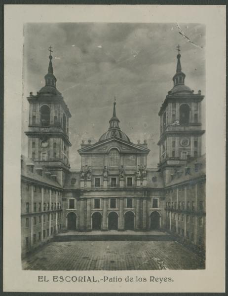 San Lorenzo de El Escorial (Madrid) - Monastero El Escorial - Cortile dei Re - Chiesa, basilica con cupola - Campanili - Palazzo