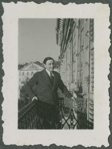 Ritratto maschile - Antonio Boschi sul balcone - Torino - Casa