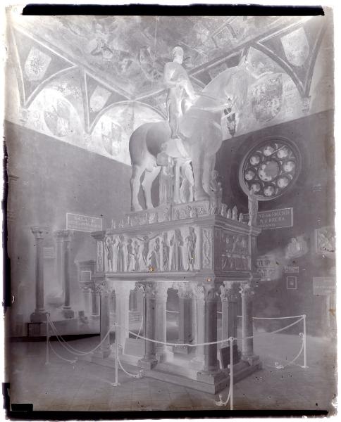 Milano - Castello Sforzesco - Museo d'Arte Antica - Sala 3 - Scultura - Monumento funebre - Arca di Bernabò Visconti - Frammenti scultorei