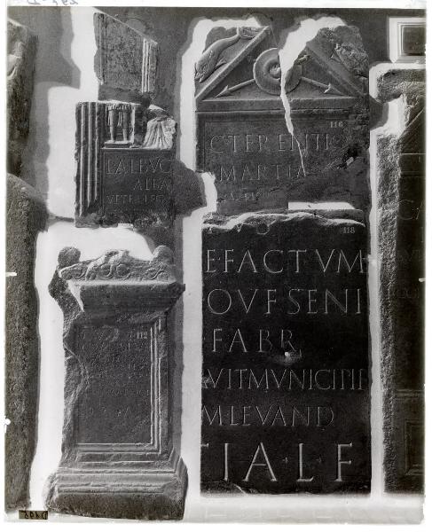 Scultura - Bassorilievo - Lapidi - Iscrizioni latine - Milano - Castello Sforzesco - Museo Patrio Archeologico