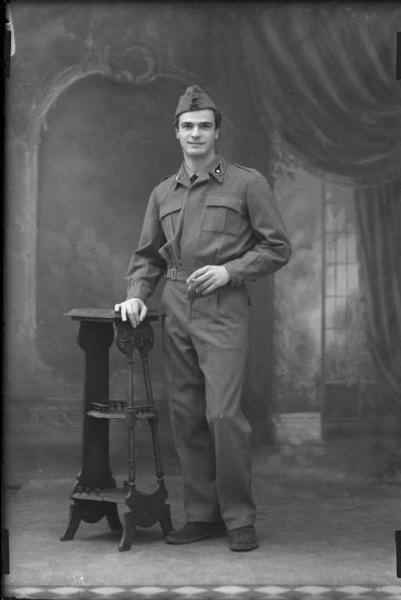 Ritratto maschile - giovane - militare.
