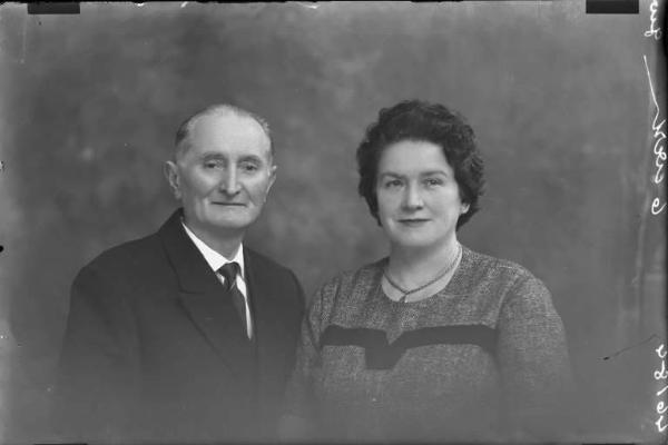 Ritratto di coppia - marito anziano e moglie.