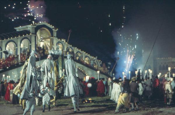 Set cinematografico del film "Il Casanova" - regia di Federico Fellini. Una scena notturna