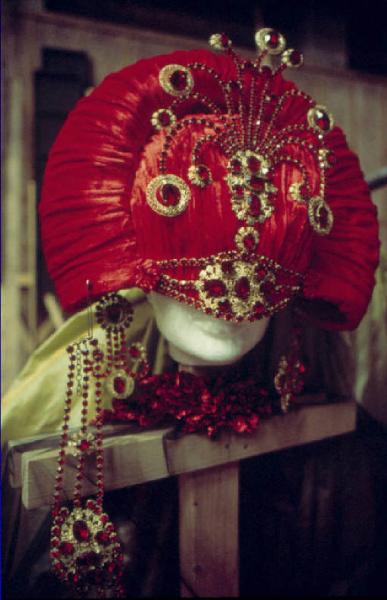 Set cinematografico del film "Il Casanova" - regia di Federico Fellini. Testa di manichino con parrucca