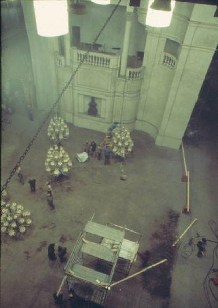 Set cinematografico del film "Il Casanova" - regia di Federico Fellini. Sala del ballo - veduta dall'alto