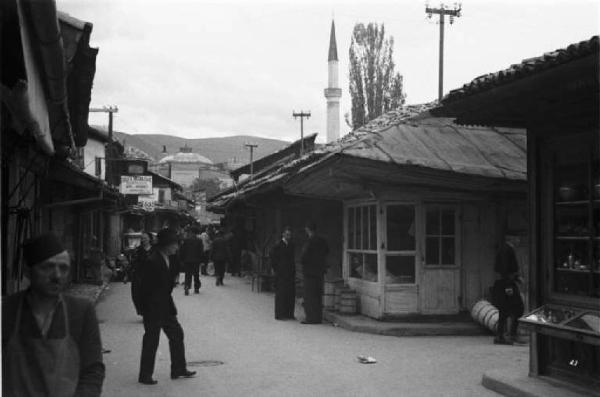 Viaggio in Jugoslavia. Sarajevo - via con basse case in legno