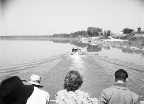 Italia Dopoguerra. Tratto di fiume Po nei pressi di Cremona - Veduta del fiume dal traghetto