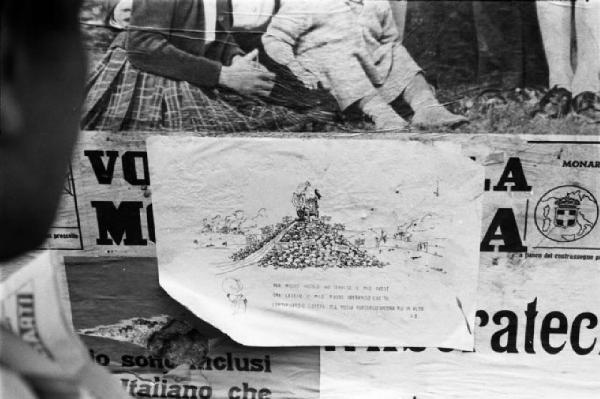 Referendum 1946 Repubblica o Monarchia. Milano - Muro - Manifesti elettorali e disegno di satira politica