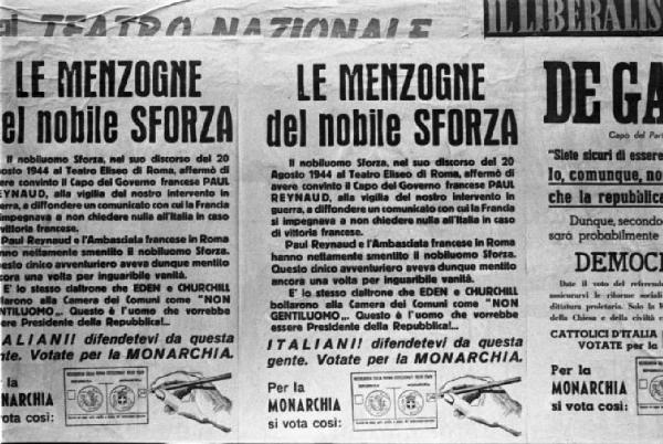 Referendum 1946 Repubblica o Monarchia. Milano - Muro - Manifesti elettorali monarchici