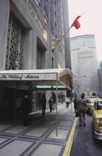 New York. Manhattan - ingresso del Waldorf Astoria Hotel