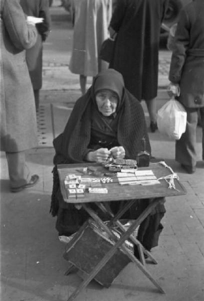 Barcellona - venditrice di sigarette