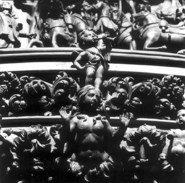 Grosotto - Santuario - Interno - particolare degli altorilievi dell'altare