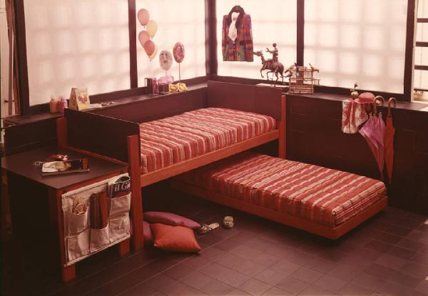 Camera da letto: interno - Letti - Suppellettili