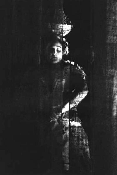 Performance teatrale "Puntila e il suo servo matto" di Bertold Brecht, regista Jankso - attrice in scena