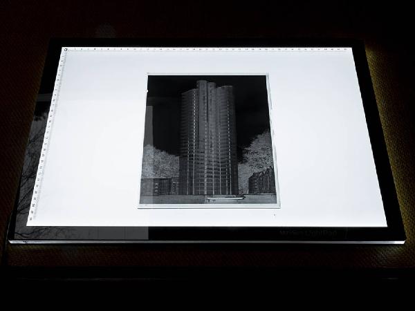 Inghilterra, contea Somerset - Collezione di disegni d'architettura Drawing Matter - Negativo su lastra di vetro: progetto di grattacielo in vetro di Ludwig Mies van der Rohe