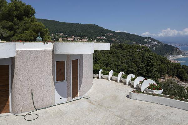 Atlante. Bergeggi - Casa Gianoglio (architetto Mario Galvagni, 1958) - Terrazza vista mare - Promontorio