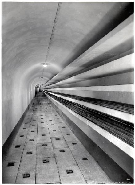 Bressanone - Centrale idroelettrica - Corridoio dei cavi di segmalazione
