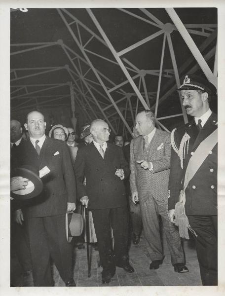 Milano - Fiera campionaria del 1950 - Padiglione Montecatini - Luigi Einaudi, Giuseppe Togni e Carlo Faina