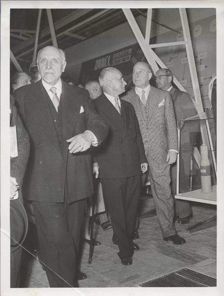 Milano - Fiera campionaria del 1950 - Padiglione Montecatini - Luigi Einaudi, Luigi Gasparotto e Carlo Faina