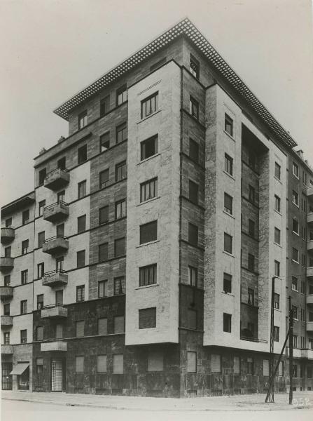 Milano (?) - Edificio per abitazioni / Lavori in marmo