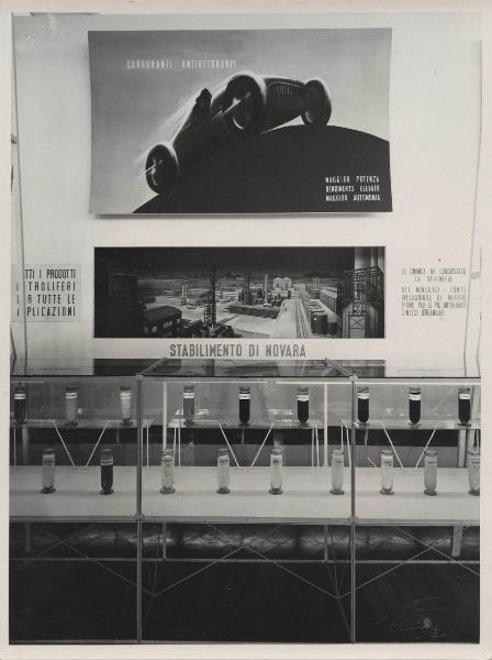 Bari - Fiera del Levante del 1949 - Stand espositivo Montecatini dedicato allo stabilimento petrolchimico di Novara - Pannelli illustrativi
