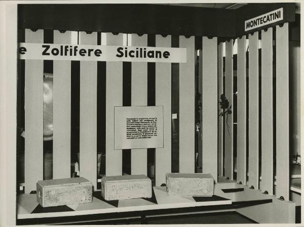 Palermo - Fiera del Mediterraneo del 1956 - Padiglione Montecatini - Stand dedicato alle miniere zolfifere siciliane - Esposizione minerali estratti