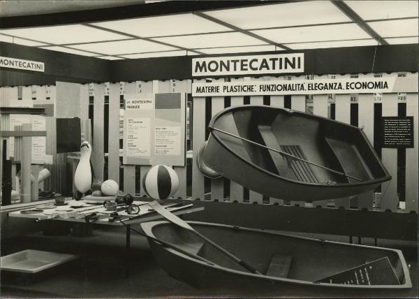Palermo - Fiera del Mediterraneo del 1956 - Padiglione Montecatini - Stand dedicato alle materie plastiche - Esposizione manufatti