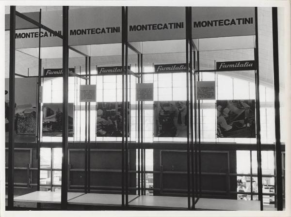 Belgrado - Fiera internazionale della tecnica del 1960 - Stand Montecatini allestiti con pannelli informativi e fotografici - Farmitalia