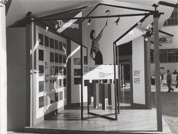 Bolzano - Fiera campionaria internazionale del 1960 - Esterno del Padiglione Montecatini - esposizione Ducotone