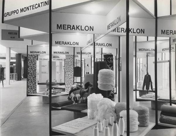 Busto Arsizio - Mostra internazionale del tessile - Stand Montecatini - Esposizione tessuti Meraklon - Pannelli espositivi