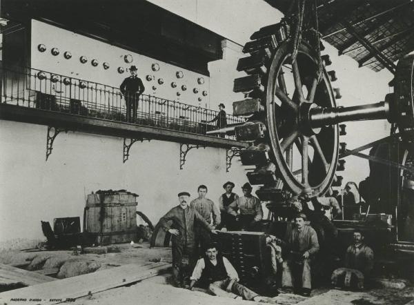 Cornate d'Adda [Paderno D'Adda] - Centrale idroelettrica Bertini - Montaggio di un alternatore - Operai