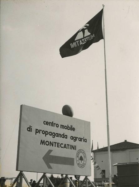 Verona - Fiera dell'agricoltura del 1955 - Cartellone per il centro mobile di propaganda agraria Montecatini