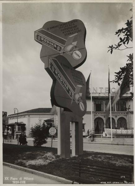 Milano - Fiera campionaria del 1939 - Installazione pubblicitaria farmaco Rodina