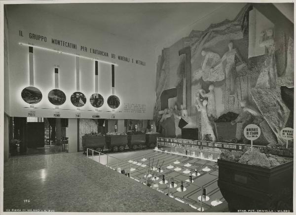 Milano - Fiera campionaria del 1939 - Padiglione Montecatini - Sala di presentazione